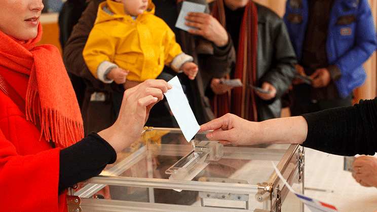 Législatives : après le tour de force du RN, l'heure des tractations pour le second tour